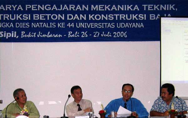 pembicara di Universitas Udayana, Bali